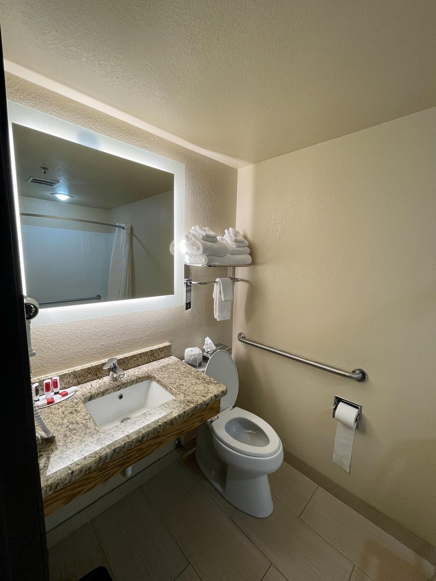 Super 8 By Wyndham Macon Motel Exterior photo