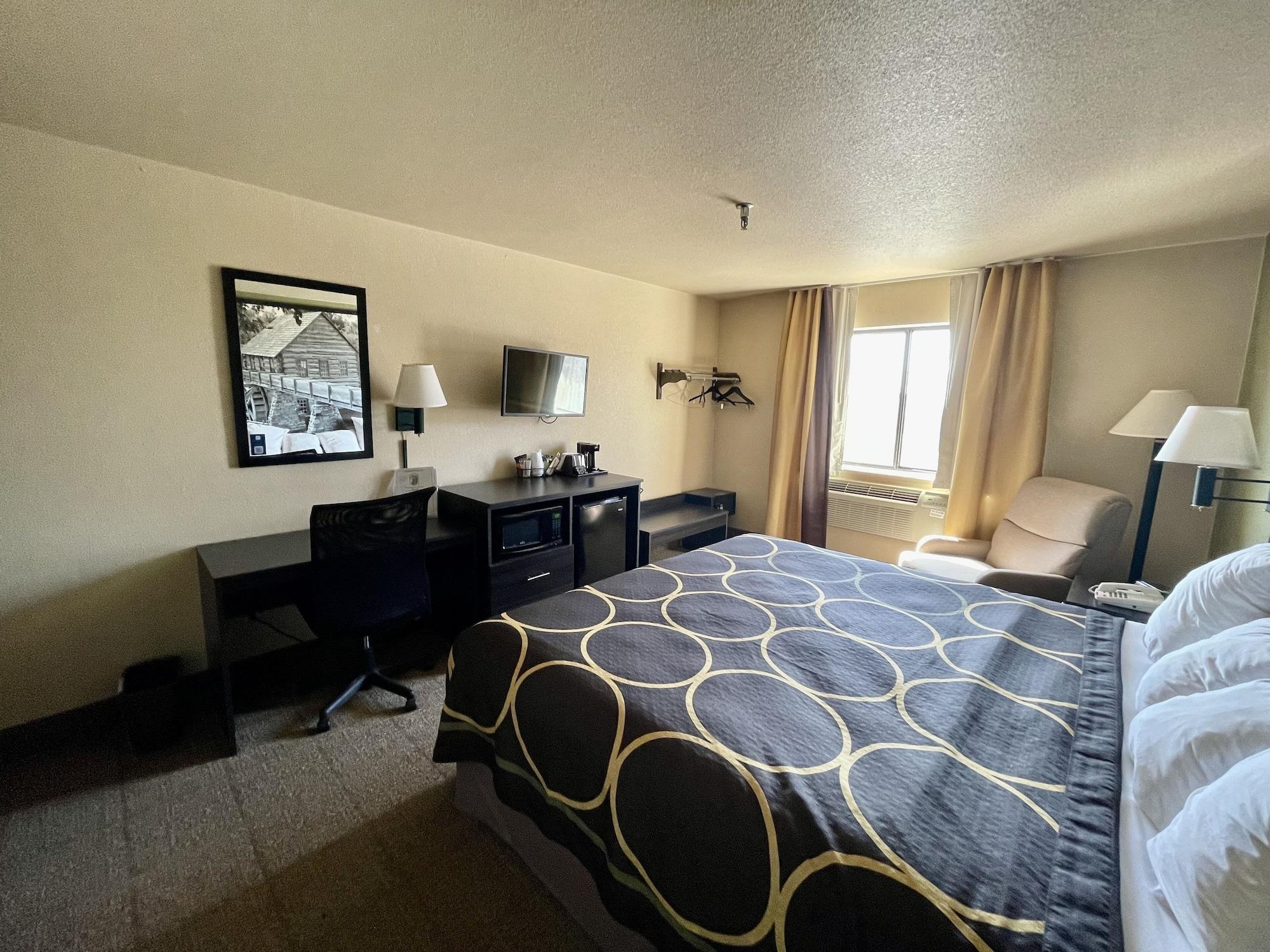 Super 8 By Wyndham Macon Motel Exterior photo