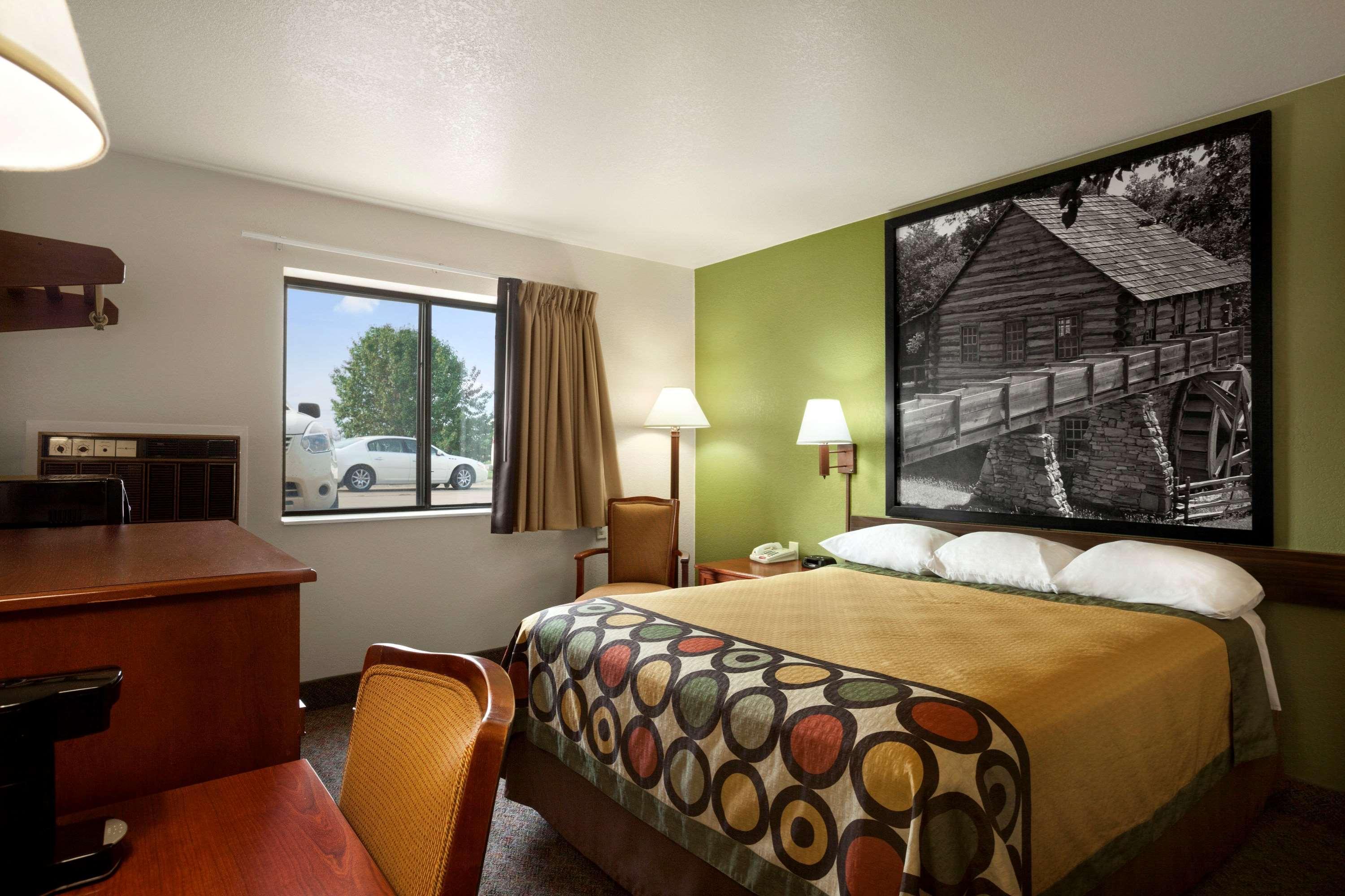 Super 8 By Wyndham Macon Motel Exterior photo
