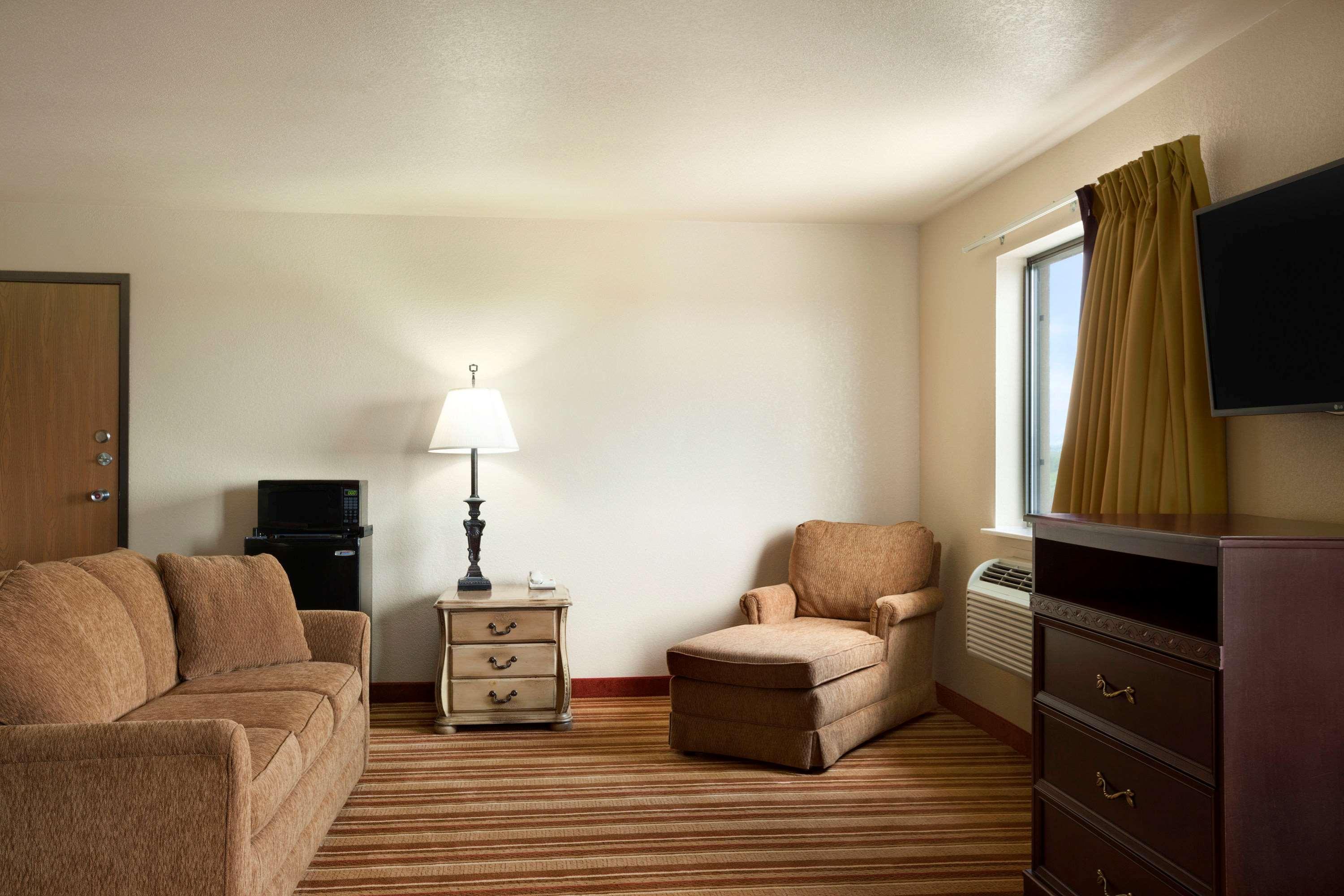 Super 8 By Wyndham Macon Motel Exterior photo
