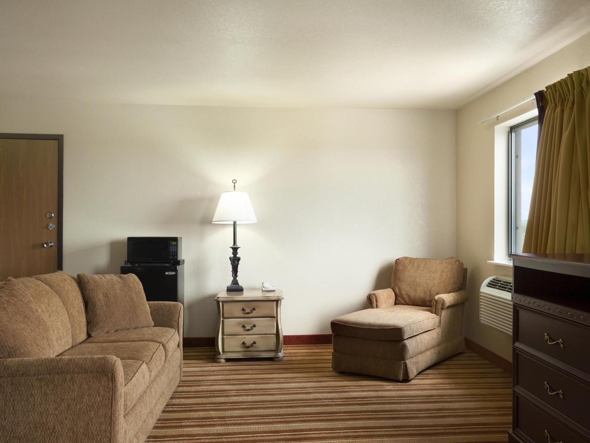 Super 8 By Wyndham Macon Motel Exterior photo